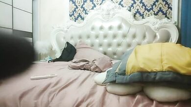 【高质量优质换妻】偷拍新人夫妻~玩牌脱衣~4P轮操，颜值不错少妇，一线天肥美鲍鱼，交换伴侣好刺激！(1)